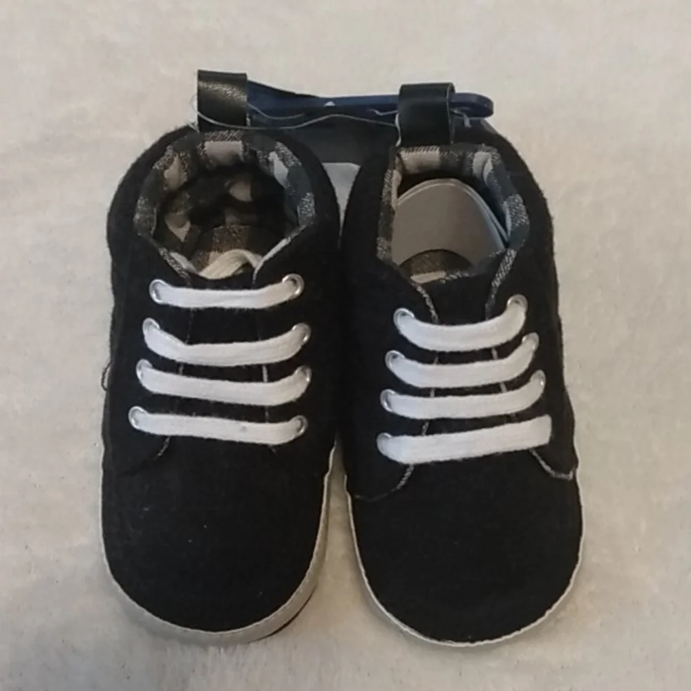 NWT Fila Black & White Crib Shoes 6-9 Months